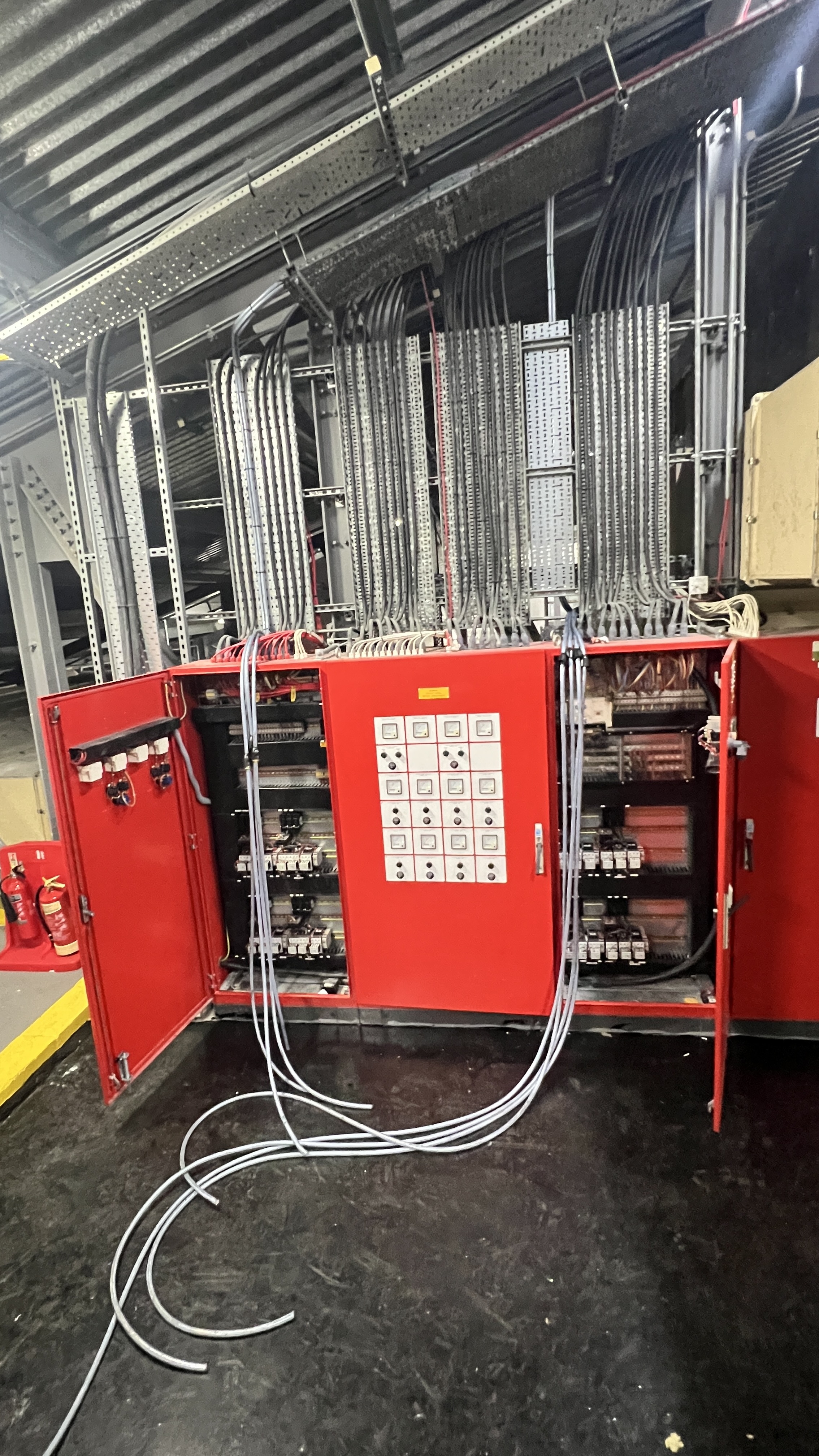 Red control panel showing inverter wiring